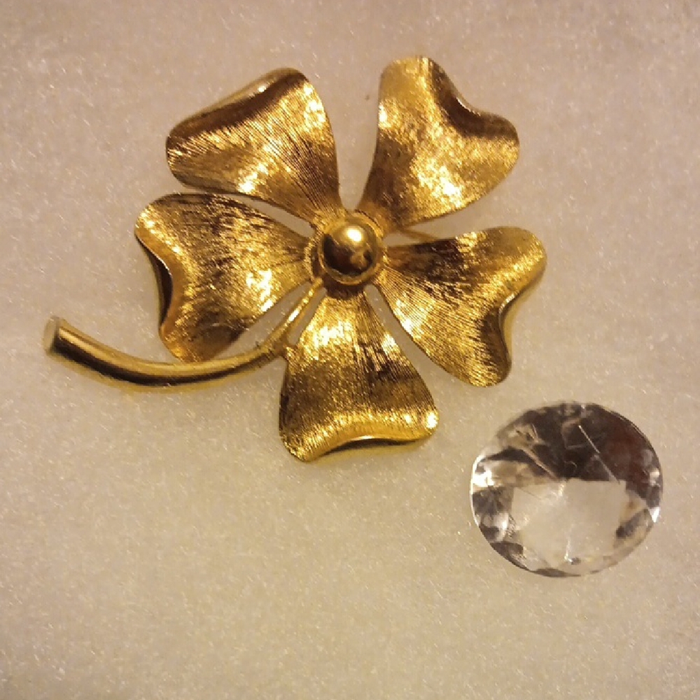 Sarah Coventry Gold Sculptural Brooch